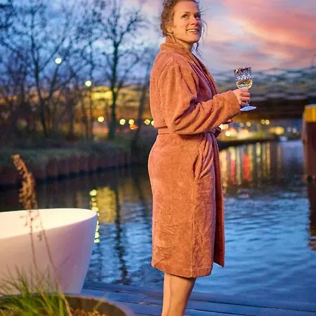 Dom wakacyjny Hoteldebootel 's-hertogenbosch Met Prive Sauna